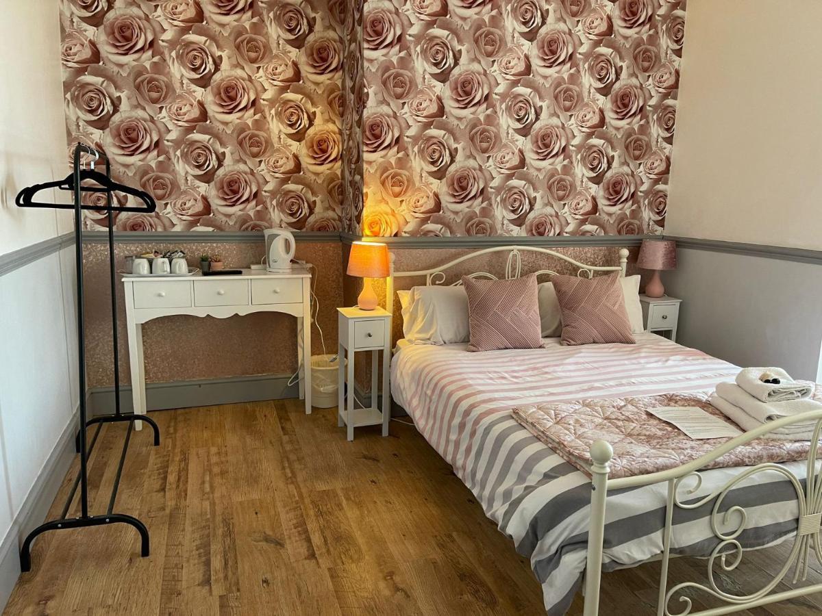 Lilyrose Hotel วิทบี ภายนอก รูปภาพ