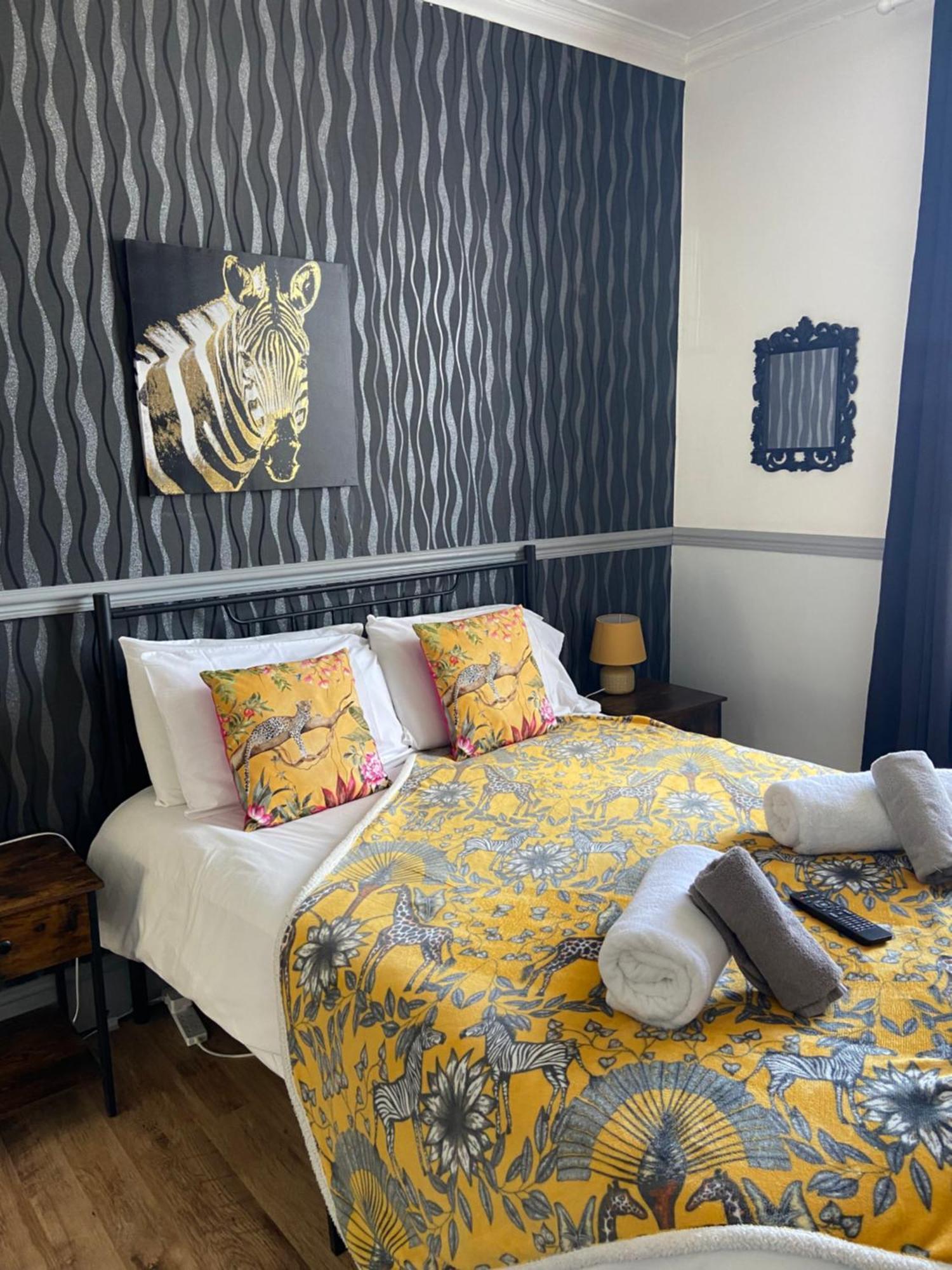 Lilyrose Hotel วิทบี ภายนอก รูปภาพ