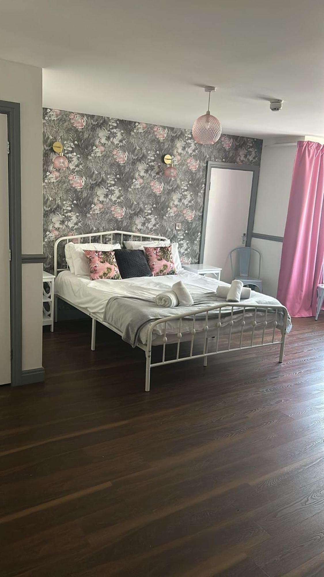 Lilyrose Hotel วิทบี ภายนอก รูปภาพ